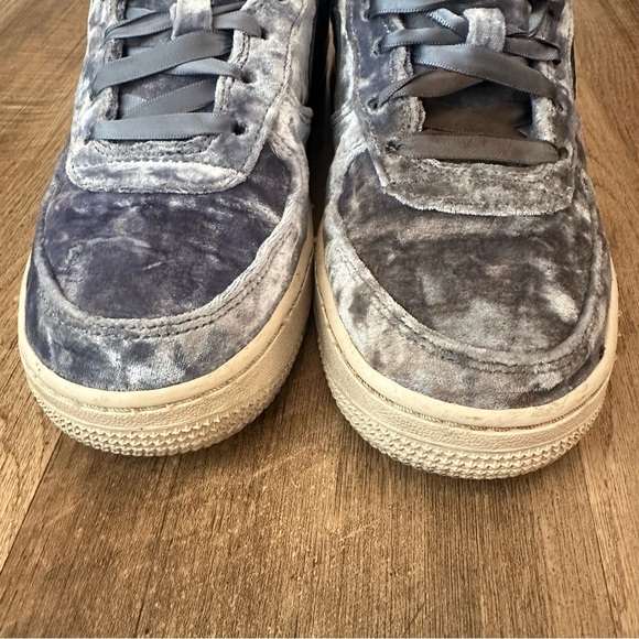 Women's blue velvet Nike Air Force 1s with box - Picture 4 of 7